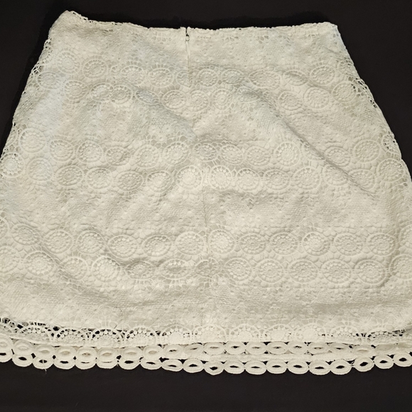 Lulus white mini lace skirt Size: M Color: White - Picture 2 of 3